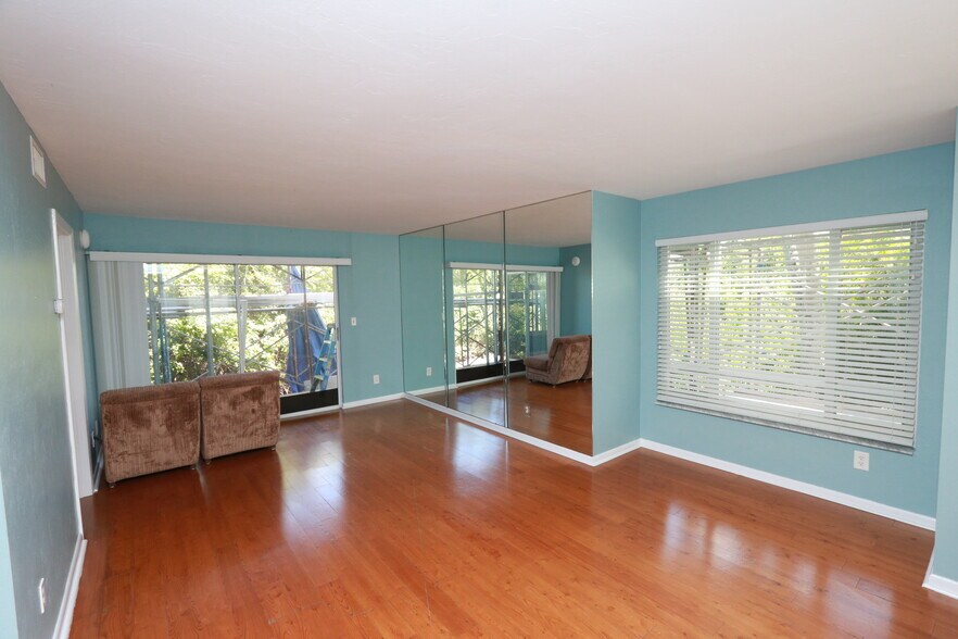 Building Photo - 2207 San Marco Rd