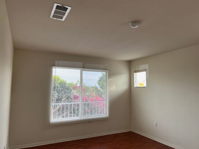 Building Photo - 12038 Ratner St