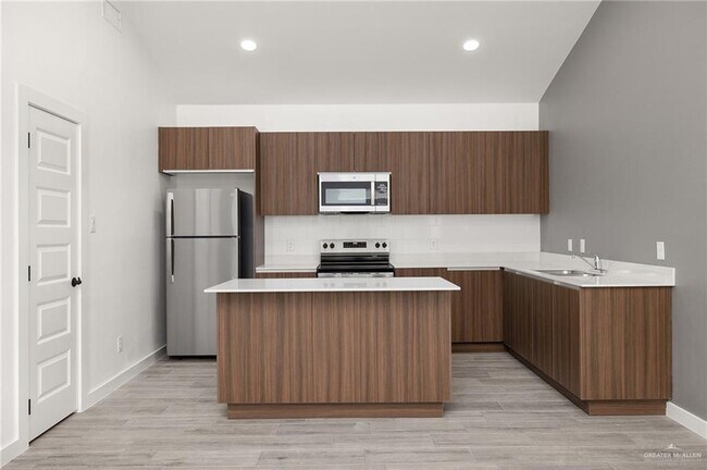 Building Photo - 2609 Mockingbird Rd