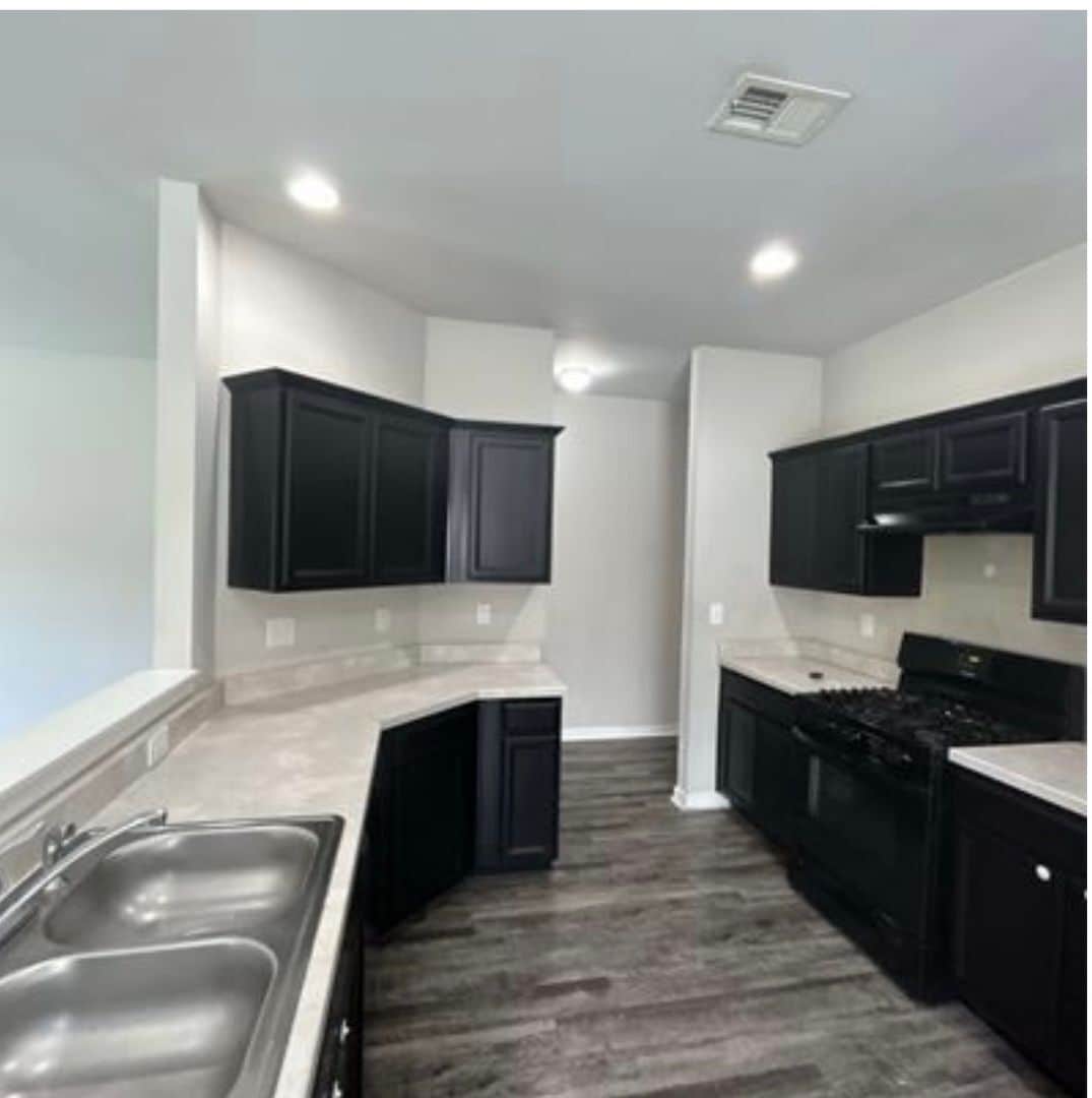 Building Photo - 441 Woodland Trl