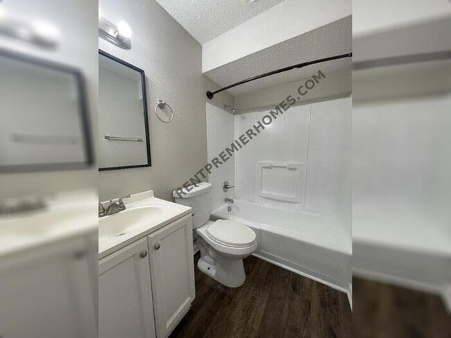 Building Photo - 10001 Forester Cove