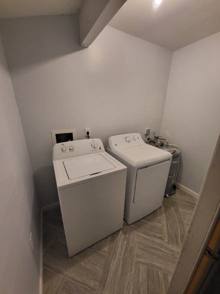 Building Photo - 105 Dorchester Square