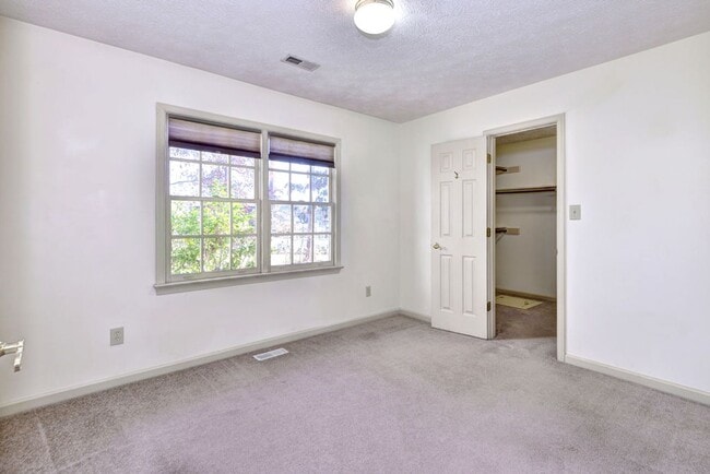 Building Photo - 411 Willards Way
