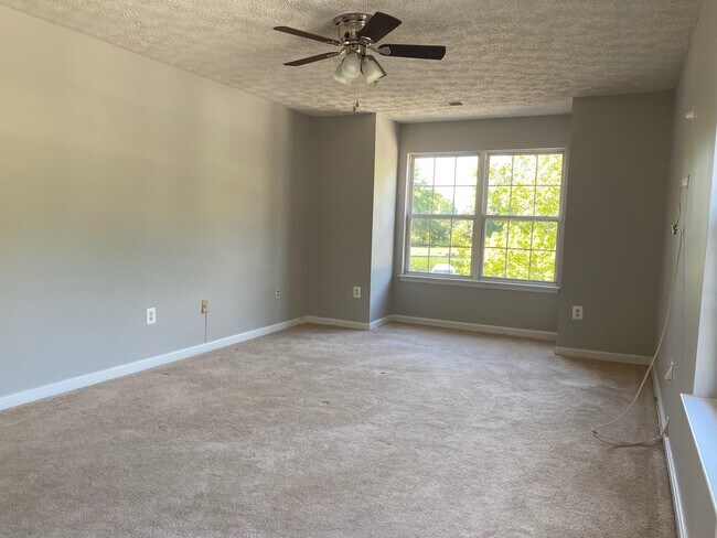 Primary bedroom - 3712 Excalibur Ct