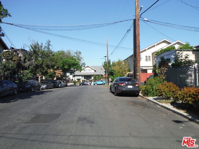 Building Photo - 1821 W 12th Pl