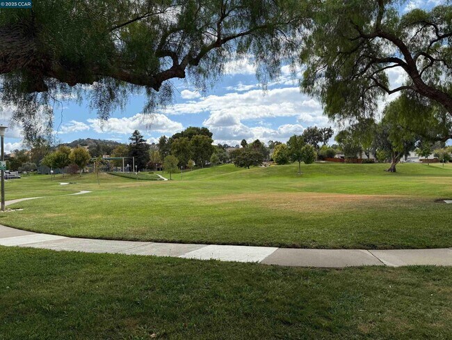 Building Photo - 4695 S Larwin Ave