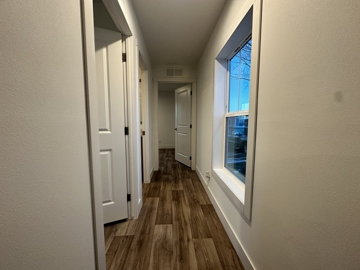 Building Photo - 15 Hartland St N