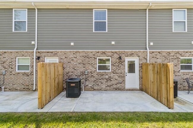 Building Photo - 1115 Hillwood Dr