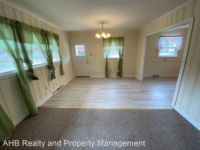 Building Photo - 3 br, 2 bath House - 209 Meadowbrook Dr.