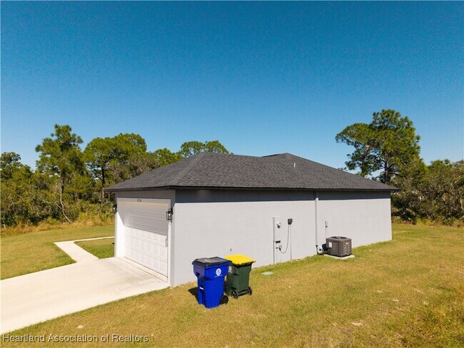 Building Photo - 836 Hanover Ave