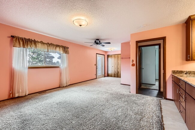 Building Photo - 7649 Safari Cir