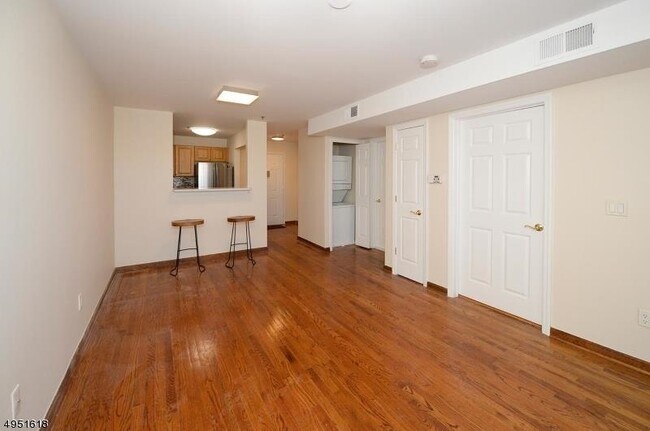 Building Photo - 318 54th St