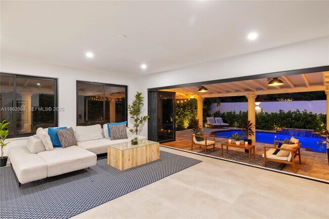 Building Photo - 341 SW 21st Rd