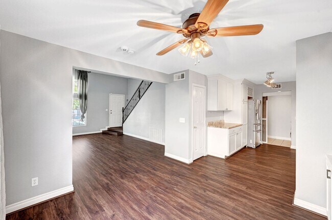 Building Photo - Stunning Summerlin Townhome!