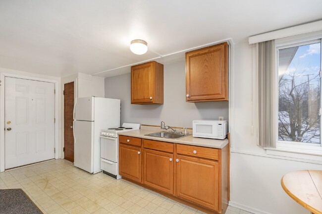 Building Photo - 1-Bed Sanctuary in Midland – $775/ Month G...