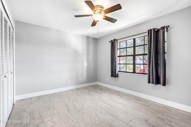 Building Photo - 1080 Park Ridge Pl