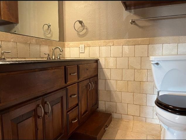 Building Photo - 4611 Shorewood Dr