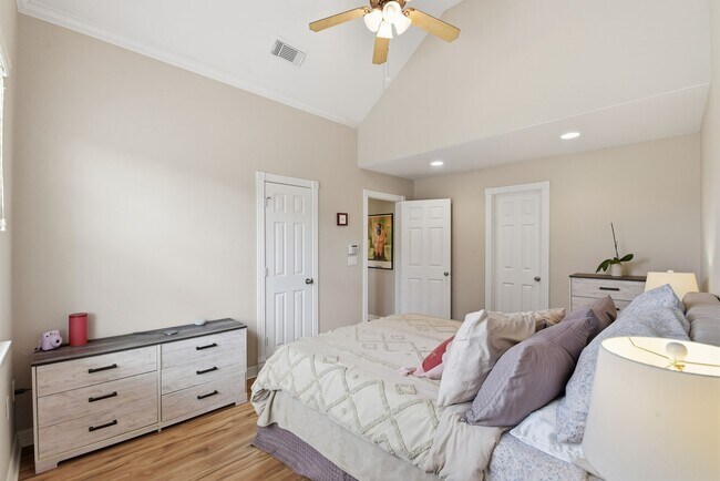 Building Photo - 43 Regency Pt