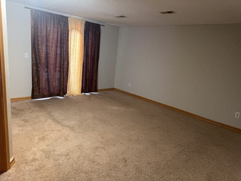 Building Photo - 11898 Tulip St NW