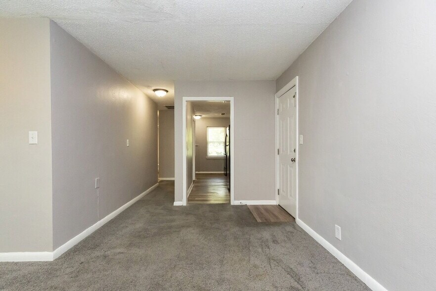 Building Photo - 305 Sunrise Ln
