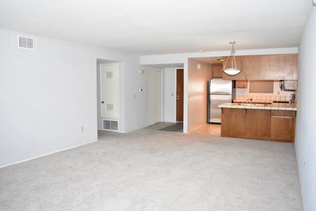 Building Photo - Spacious 2-Bed, 2-Bath Apartment North Park