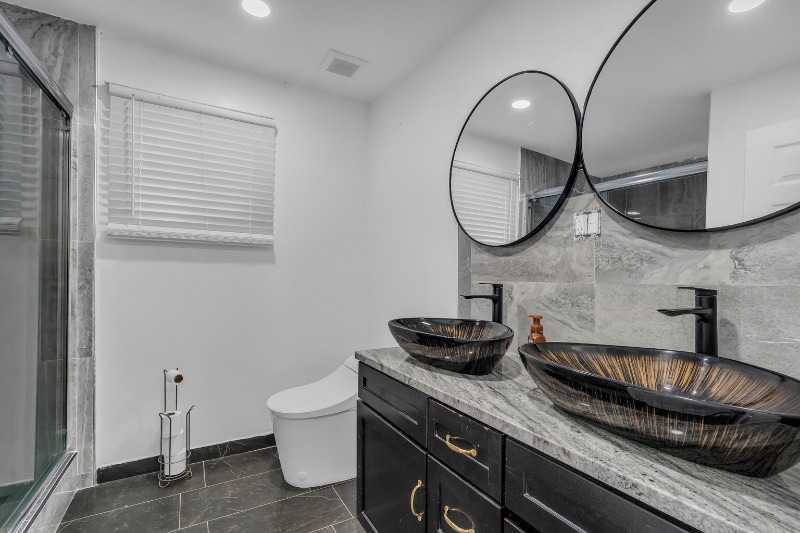 Building Photo - 2466 Highland St