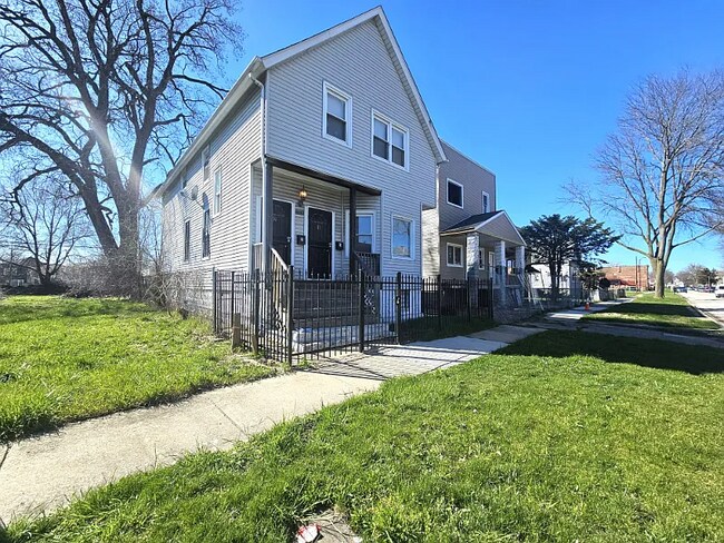 Building Photo - 12026 S Union Ave