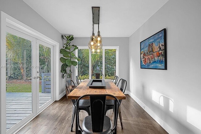 Building Photo - 5850 SW 47th St