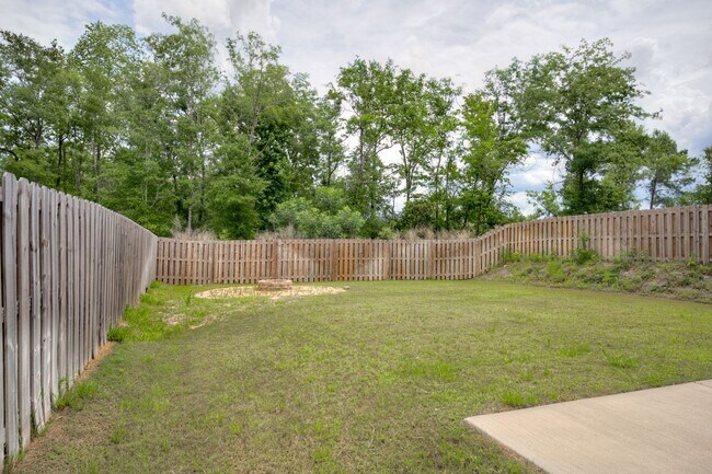 Building Photo - 3 Bedroom 2 Bathroom Home in Haynes Station