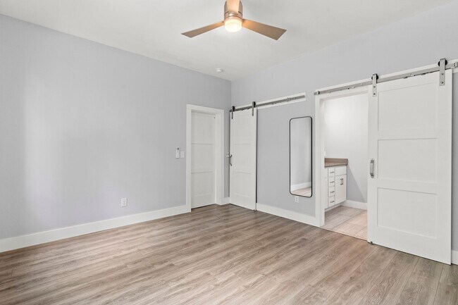 Building Photo - Modern Charm in the Country