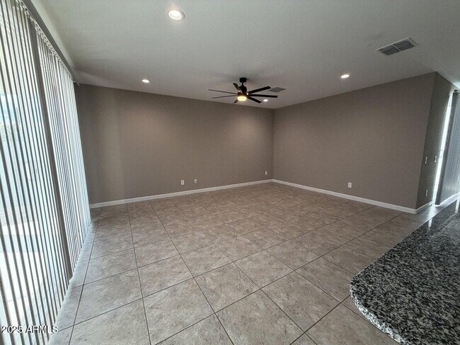 Building Photo - 38163 W Santa Monica Ave