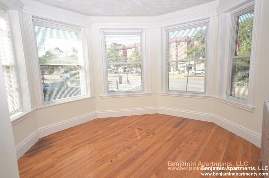 Primary Photo - 1318 Commonwealth Ave