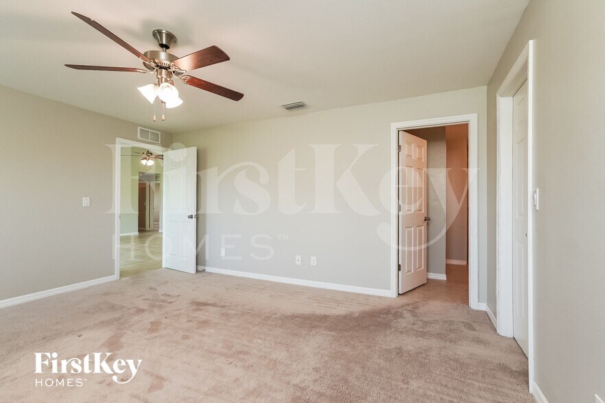 Building Photo - 23 NW 27th Ln