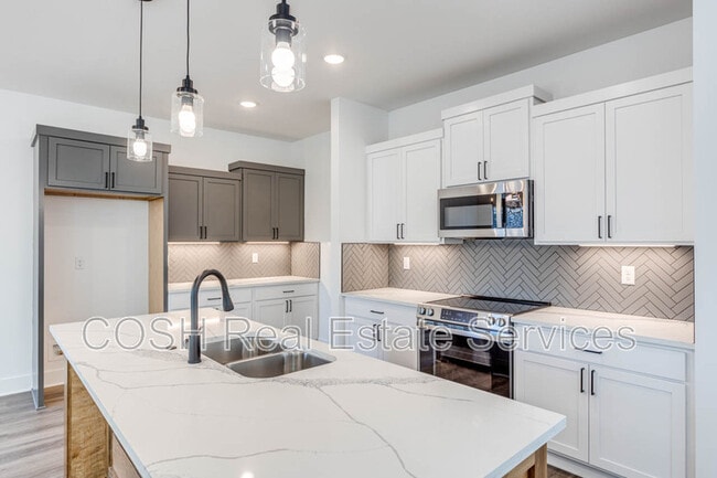 Building Photo - 8441 W 37th Ct N