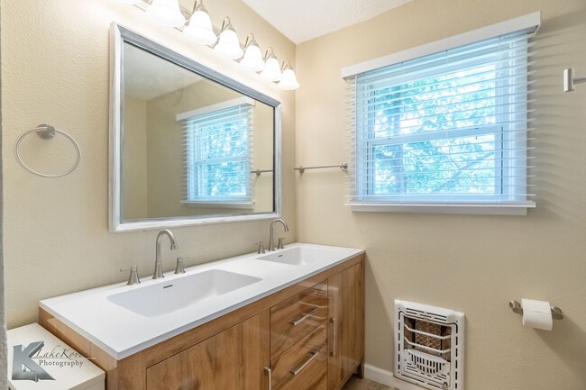 Building Photo - 4 BED, 2 BATH, 2 CAR GARAGE!