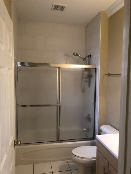 Building Photo - 7338 Amherst Ave