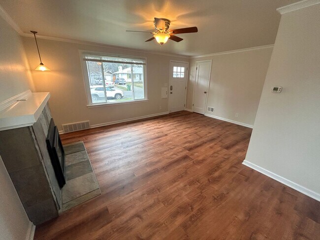 Building Photo - Beautiful 3 Bed, 2 Bath House Near Manito Park on South Hill!