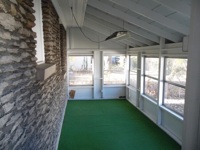 Building Photo - 801 Marcellus Dr