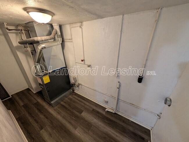 Building Photo - Well-Maintained 3-Bedroom Townhouse in Lorain