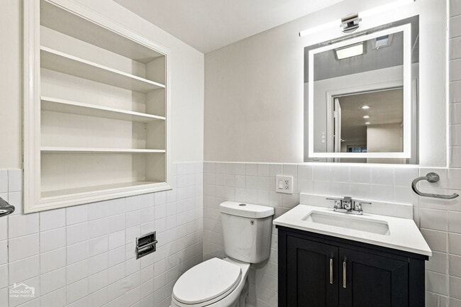 Building Photo - 560 W Arlington Pl