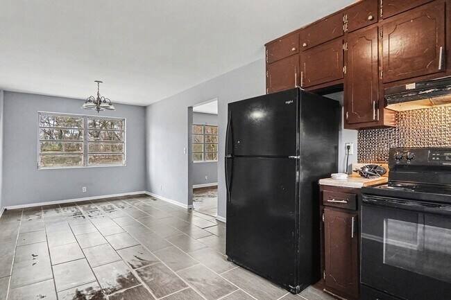 Building Photo - 1147 Oakley Dr