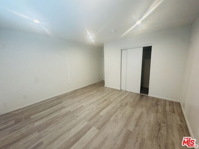 Building Photo - 229 E 85th St