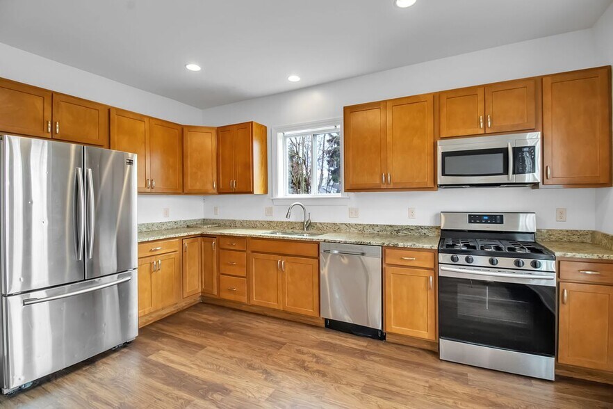 Building Photo - 5849 Broadway, 8