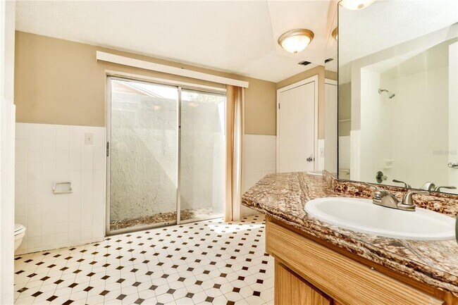 Building Photo - 2105 Sugarbush Dr