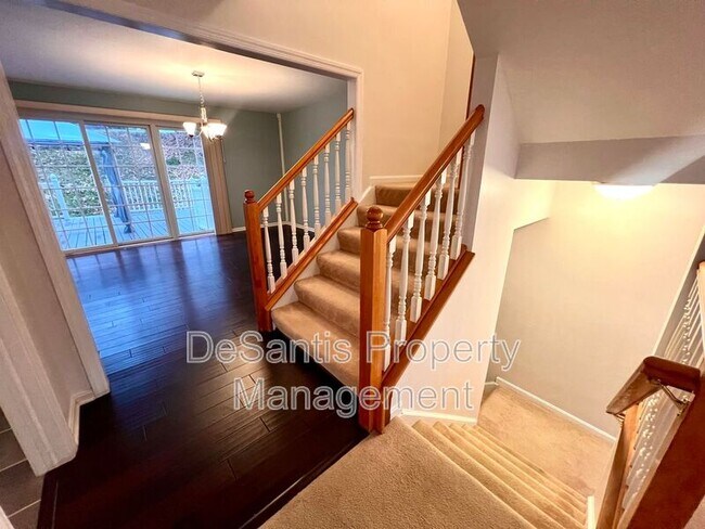 Building Photo - 945 Montclair Dr