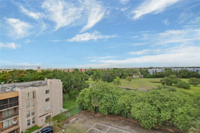 Building Photo - 9682 Fontainebleau Blvd