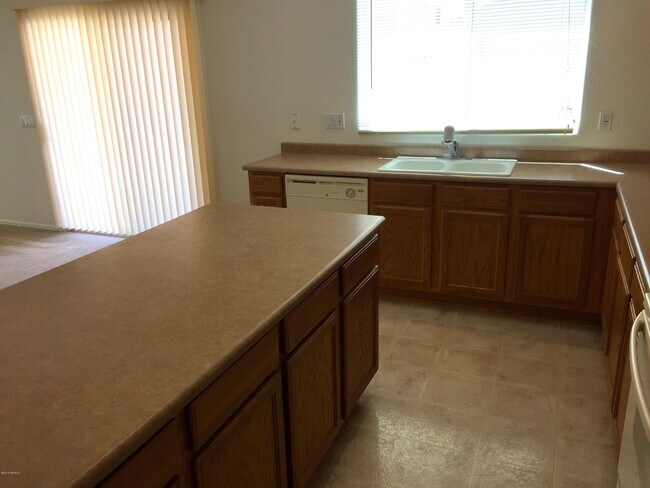 Building Photo - 44177 Palmen Dr
