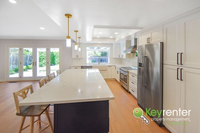 Building Photo - Beautiful 4 Bed / 3 Bath Bollinger Hills Home with Gorgeous Remodeled Kitchen!
