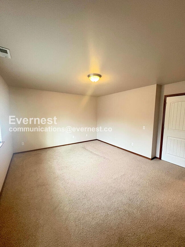 Building Photo - 111 W 6th St