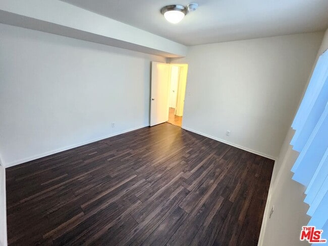 Building Photo - 1013 N San Vicente Blvd